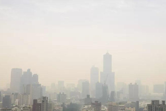 秋高氣燥，警惕“三手煙”！空氣凈化除濕機(jī)